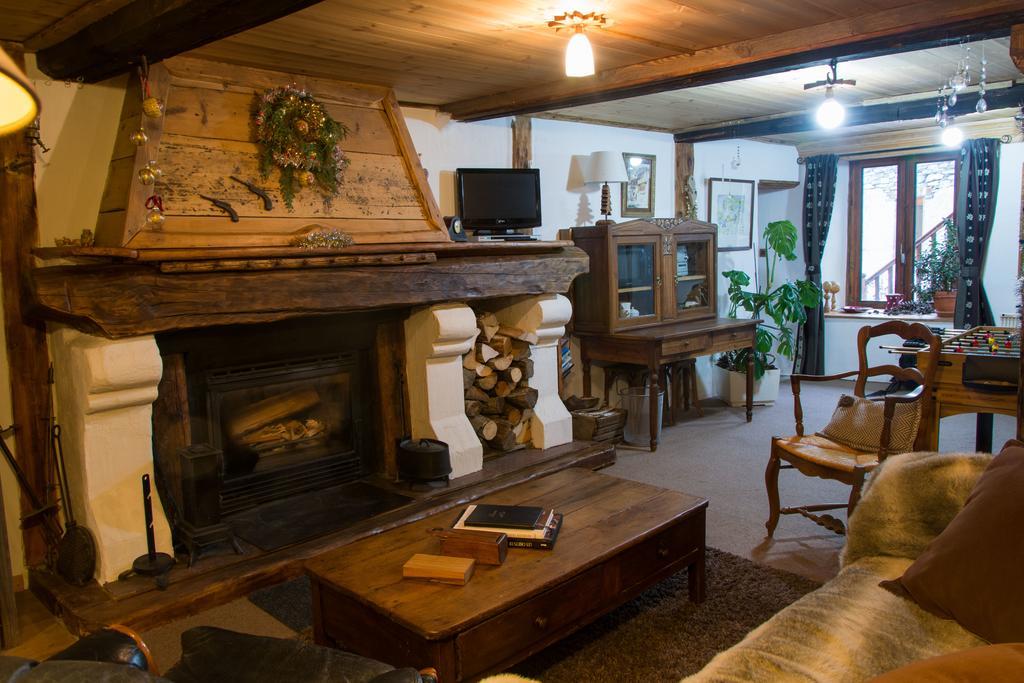 Bed and Breakfast Chalet Bois D'Antan Сент-Фуа-Тарантез Номер фото
