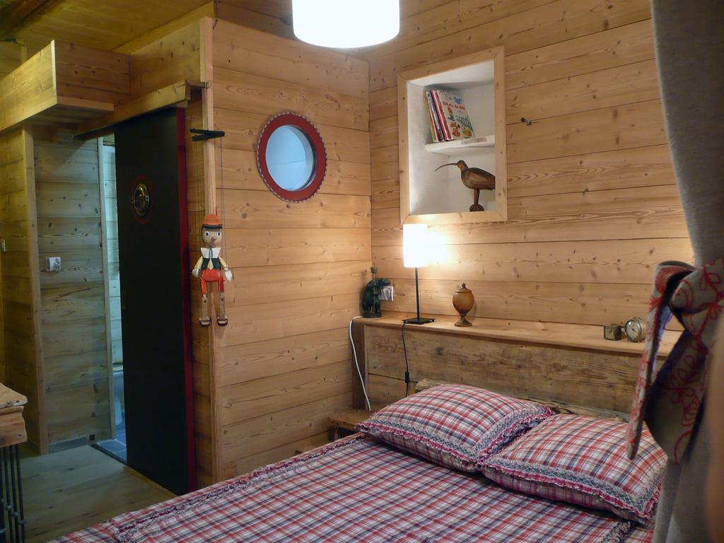 Bed and Breakfast Chalet Bois D'Antan Сент-Фуа-Тарантез Екстер'єр фото