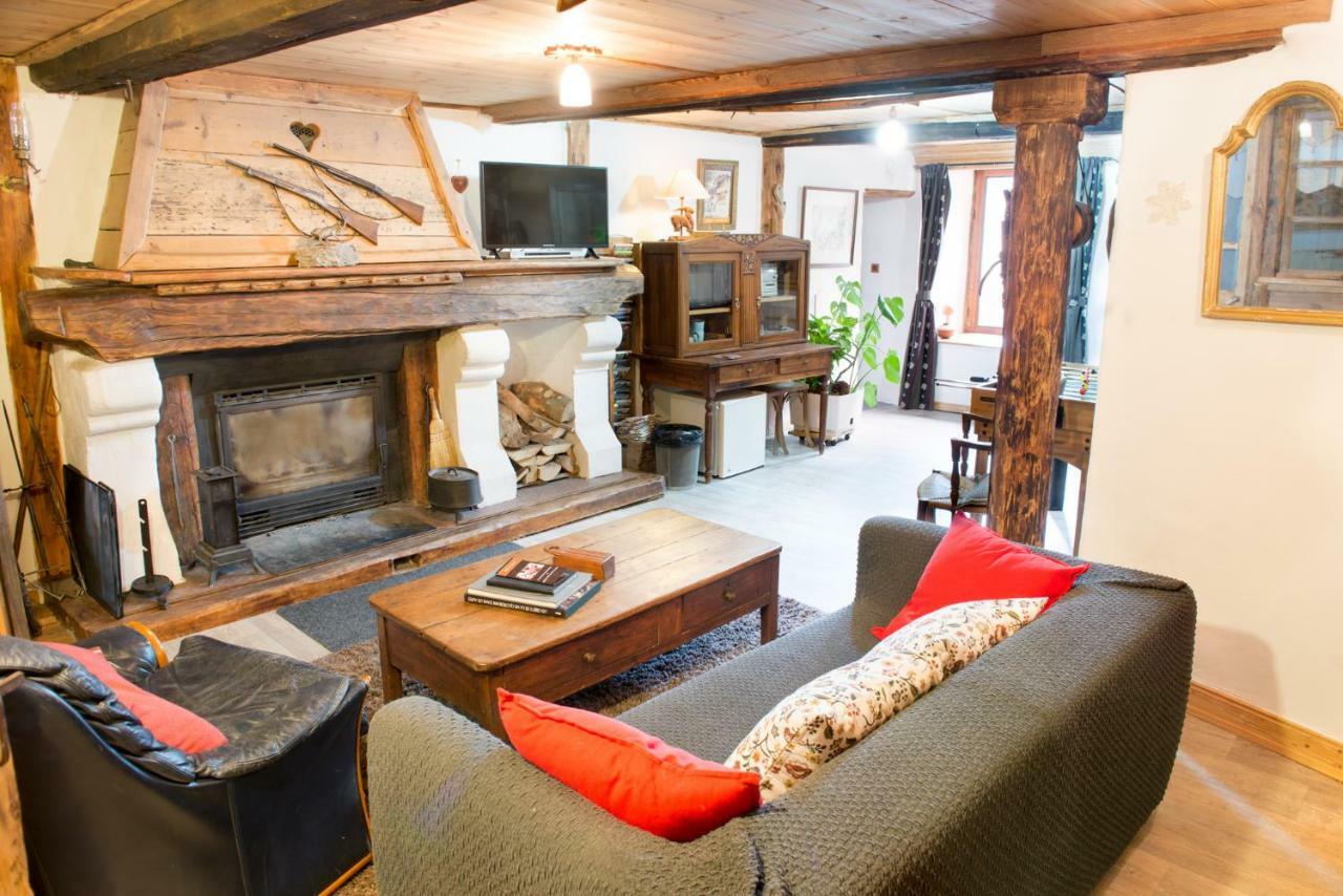 Bed and Breakfast Chalet Bois D'Antan Сент-Фуа-Тарантез Екстер'єр фото