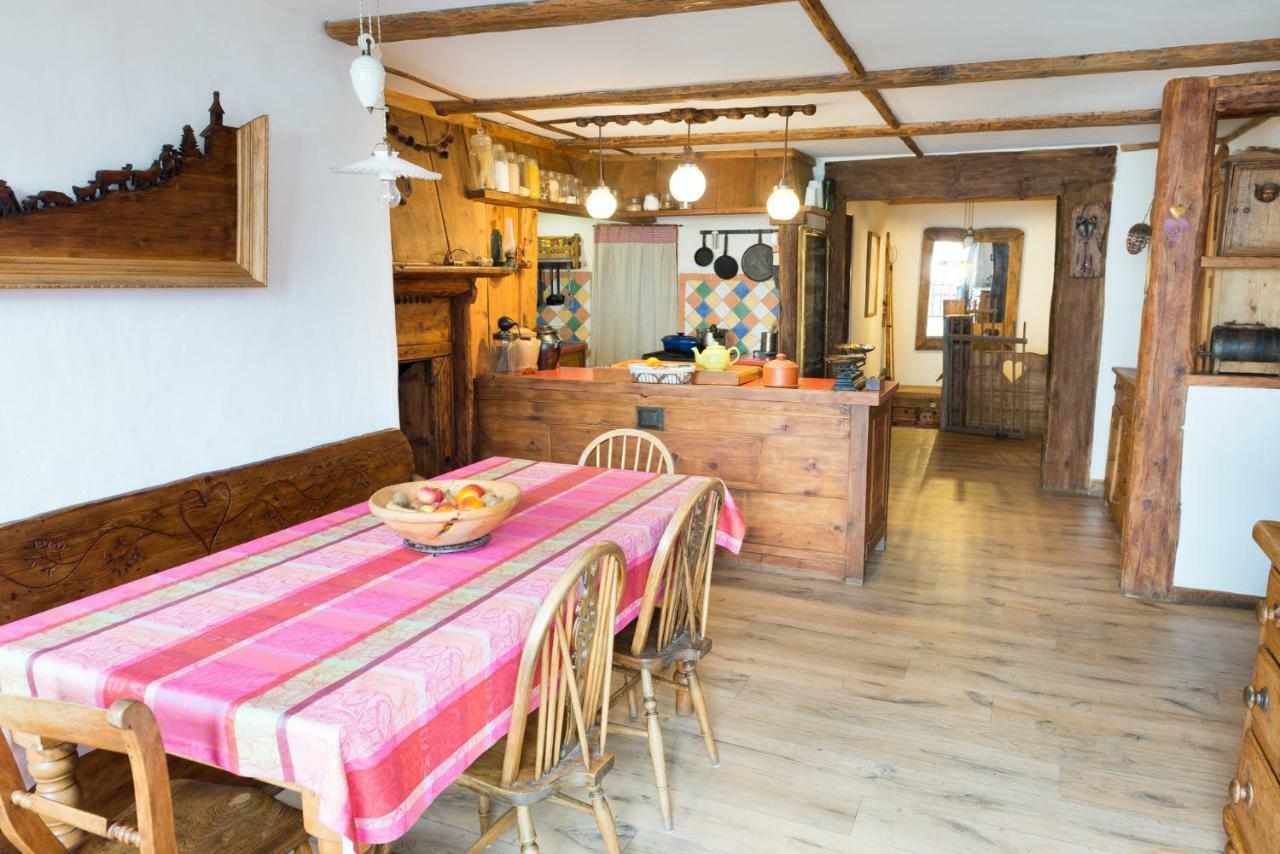 Bed and Breakfast Chalet Bois D'Antan Сент-Фуа-Тарантез Екстер'єр фото